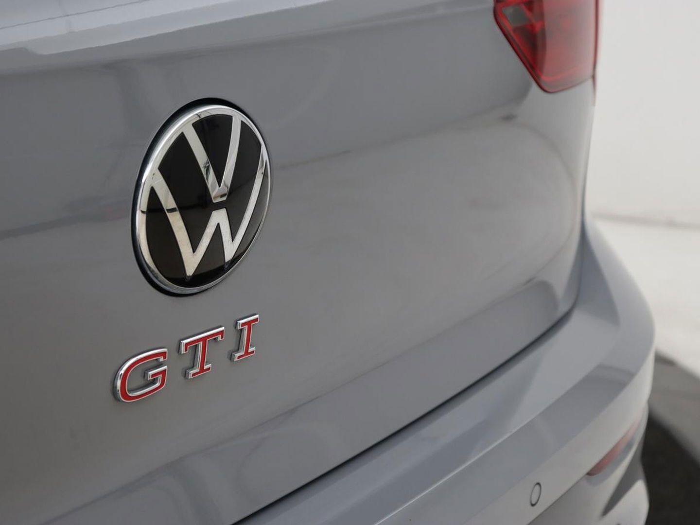 Volkswagen Golf 2.0 TSI GTI | Carplay | Sfeerverlichting | LED Plus | Sportstoelen | Parkeerhulp | Cruise control | Digital Cockpit | Climate control