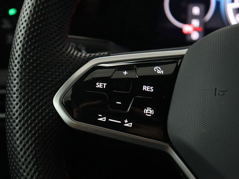Volkswagen Golf 2.0 TSI GTI | Carplay | Sfeerverlichting | LED Plus | Sportstoelen | Parkeerhulp | Cruise control | Digital Cockpit | Climate control
