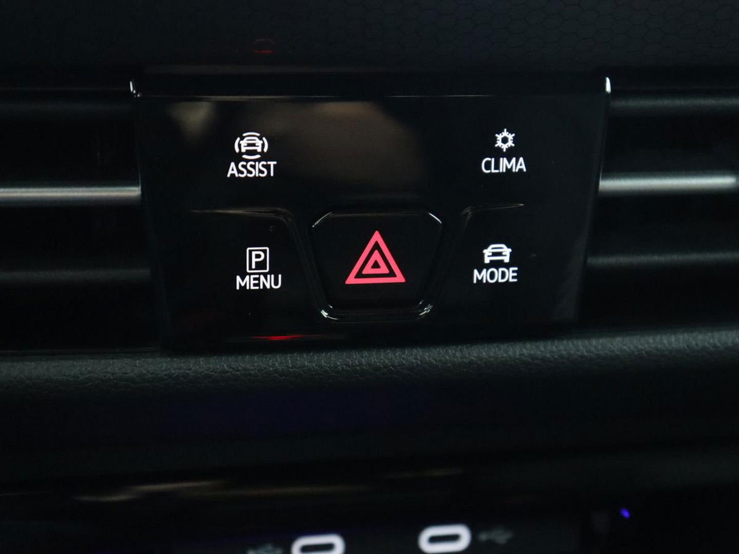Volkswagen Golf 2.0 TSI GTI | Carplay | Sfeerverlichting | LED Plus | Sportstoelen | Parkeerhulp | Cruise control | Digital Cockpit | Climate control