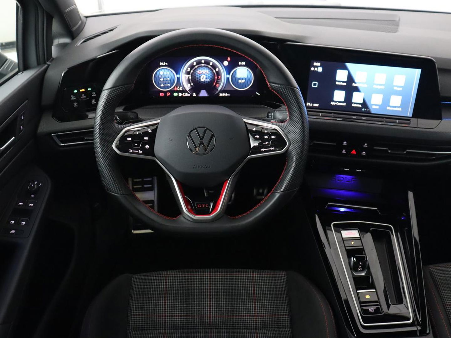 Volkswagen Golf 2.0 TSI GTI | Carplay | Sfeerverlichting | LED Plus | Sportstoelen | Parkeerhulp | Cruise control | Digital Cockpit | Climate control