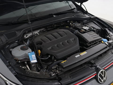 Volkswagen Golf 2.0 TSI GTI | Carplay | Sfeerverlichting | LED Plus | Sportstoelen | Parkeerhulp | Cruise control | Digital Cockpit | Climate control