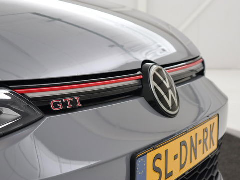 Volkswagen Golf 2.0 TSI GTI | Carplay | Sfeerverlichting | LED Plus | Sportstoelen | Parkeerhulp | Cruise control | Digital Cockpit | Climate control