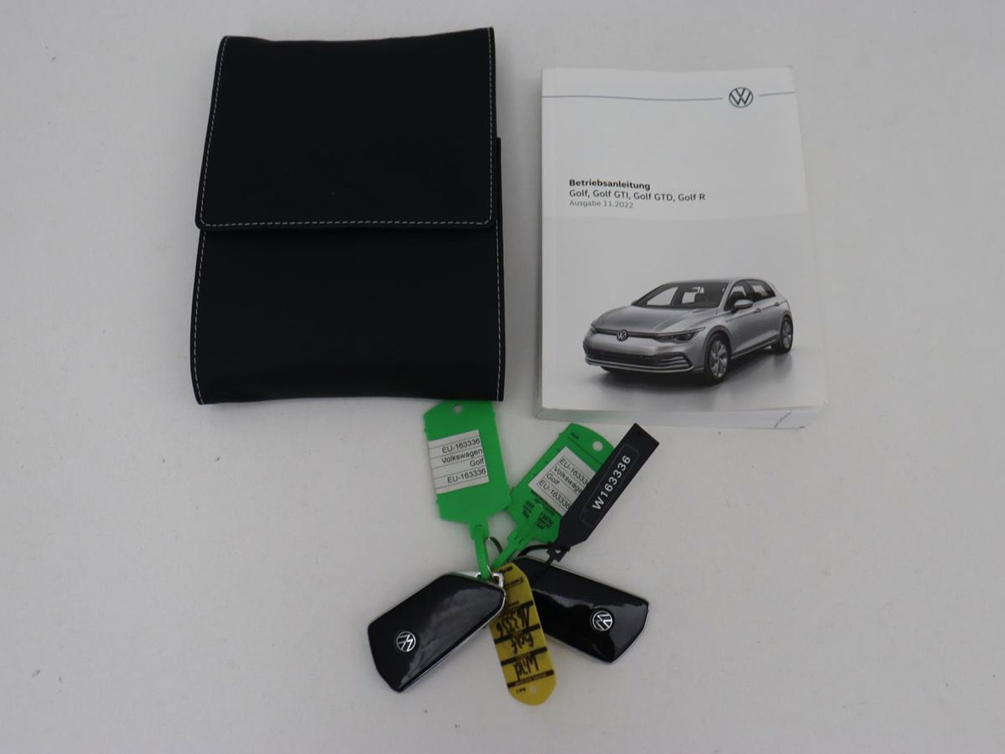 Volkswagen Golf 2.0 TSI GTI | Carplay | Sfeerverlichting | LED Plus | Sportstoelen | Parkeerhulp | Cruise control | Digital Cockpit | Climate control
