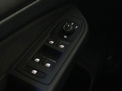 Volkswagen Golf 2.0 TSI GTI | Carplay | Sfeerverlichting | LED Plus | Sportstoelen | Parkeerhulp | Cruise control | Digital Cockpit | Climate control