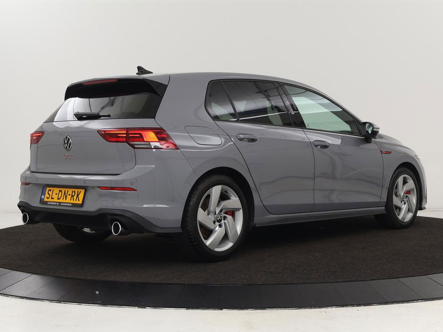 Volkswagen Golf 2.0 TSI GTI | Carplay | Sfeerverlichting | LED Plus | Sportstoelen | Parkeerhulp | Cruise control | Digital Cockpit | Climate control