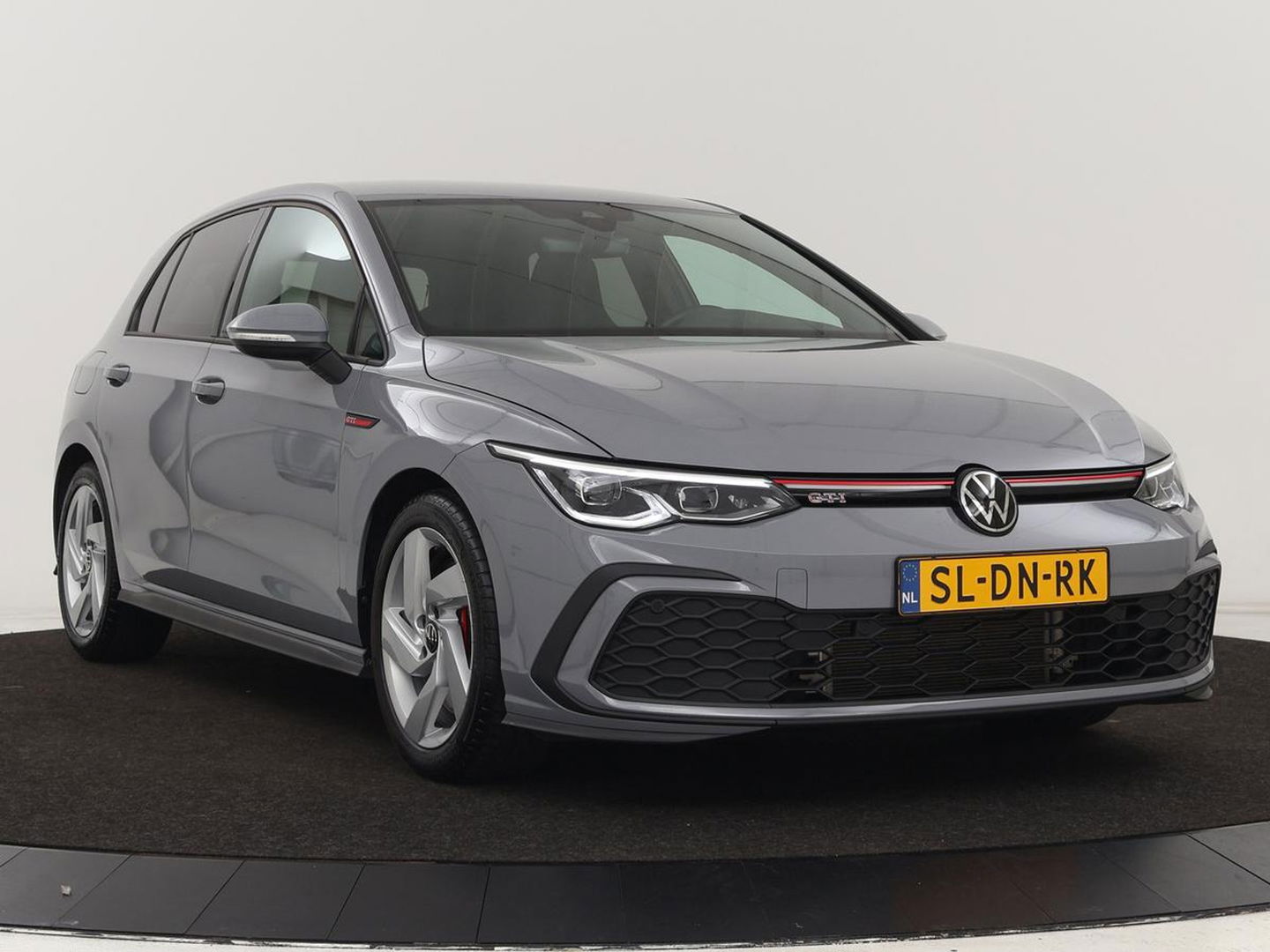 Volkswagen Golf 2.0 TSI GTI | Carplay | Sfeerverlichting | LED Plus | Sportstoelen | Parkeerhulp | Cruise control | Digital Cockpit | Climate control