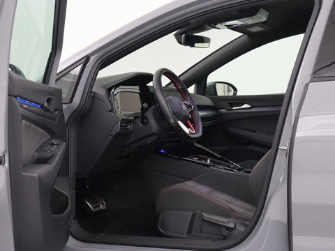 Volkswagen Golf 2.0 TSI GTI | Carplay | Sfeerverlichting | LED Plus | Sportstoelen | Parkeerhulp | Cruise control | Digital Cockpit | Climate control