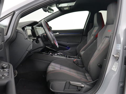Volkswagen Golf 2.0 TSI GTI | Carplay | Sfeerverlichting | LED Plus | Sportstoelen | Parkeerhulp | Cruise control | Digital Cockpit | Climate control