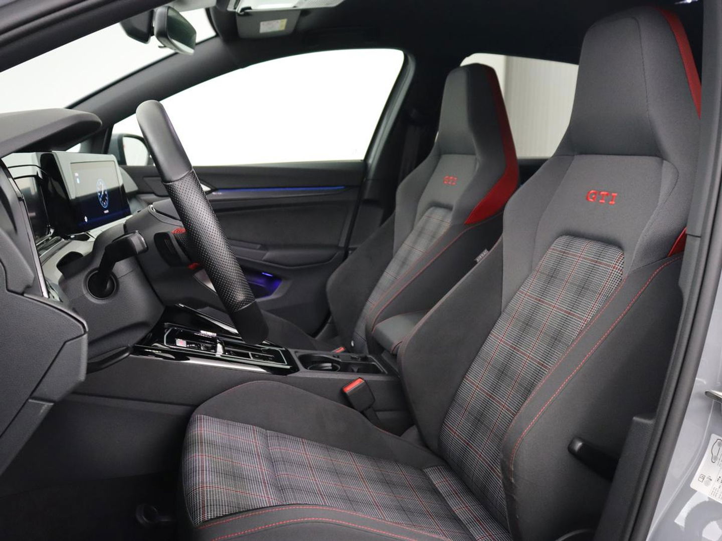 Volkswagen Golf 2.0 TSI GTI | Carplay | Sfeerverlichting | LED Plus | Sportstoelen | Parkeerhulp | Cruise control | Digital Cockpit | Climate control