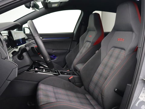 Volkswagen Golf 2.0 TSI GTI | Carplay | Sfeerverlichting | LED Plus | Sportstoelen | Parkeerhulp | Cruise control | Digital Cockpit | Climate control