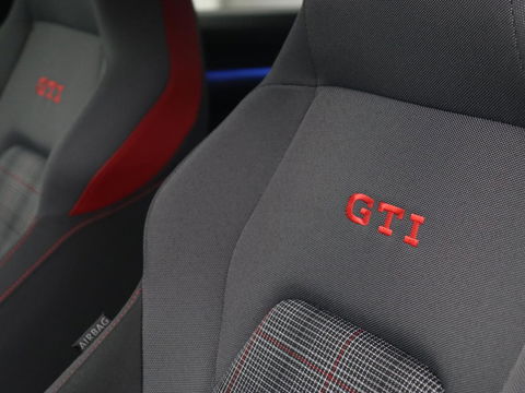 Volkswagen Golf 2.0 TSI GTI | Carplay | Sfeerverlichting | LED Plus | Sportstoelen | Parkeerhulp | Cruise control | Digital Cockpit | Climate control