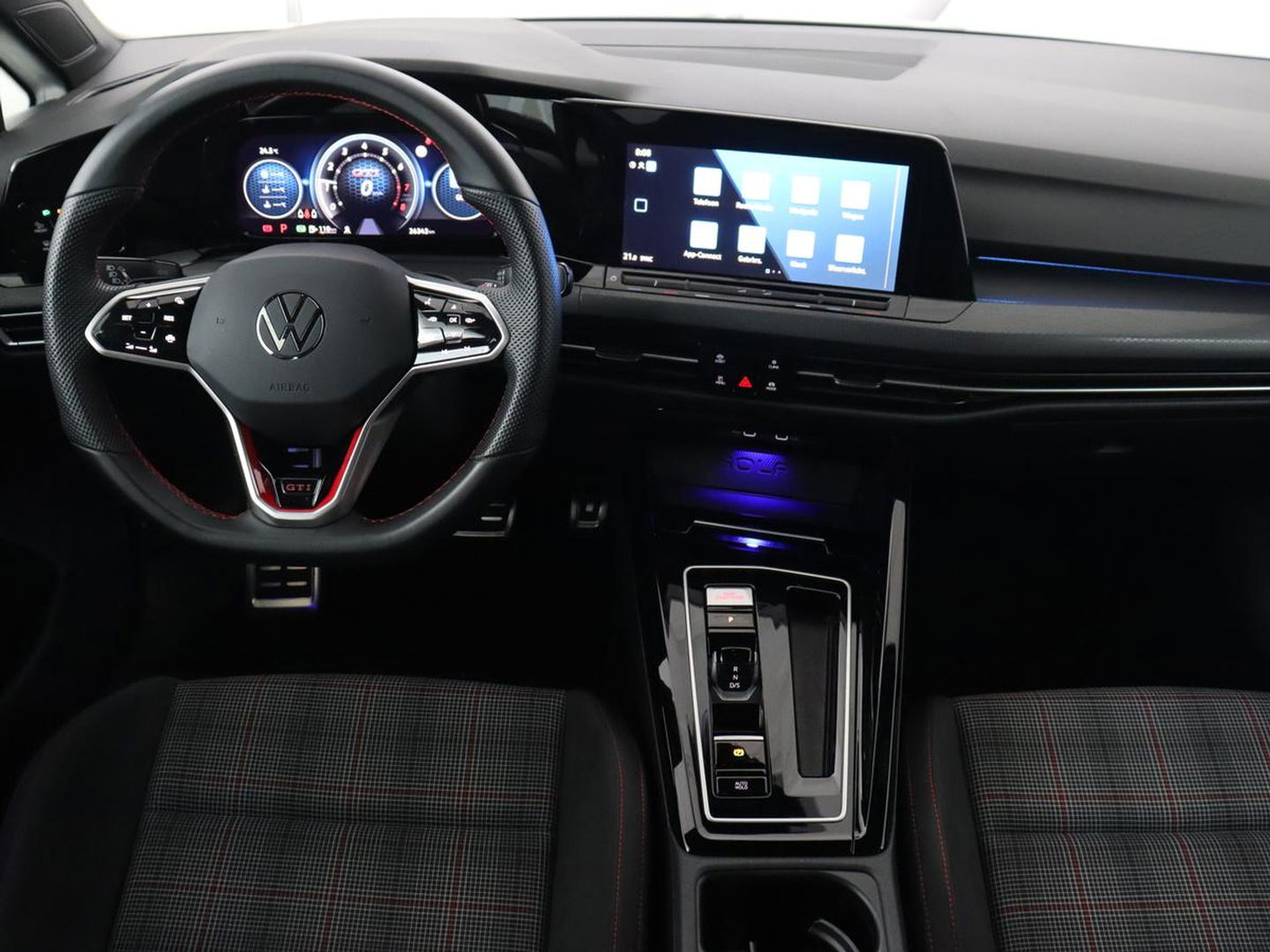 Volkswagen Golf 2.0 TSI GTI | Carplay | Sfeerverlichting | LED Plus | Sportstoelen | Parkeerhulp | Cruise control | Digital Cockpit | Climate control