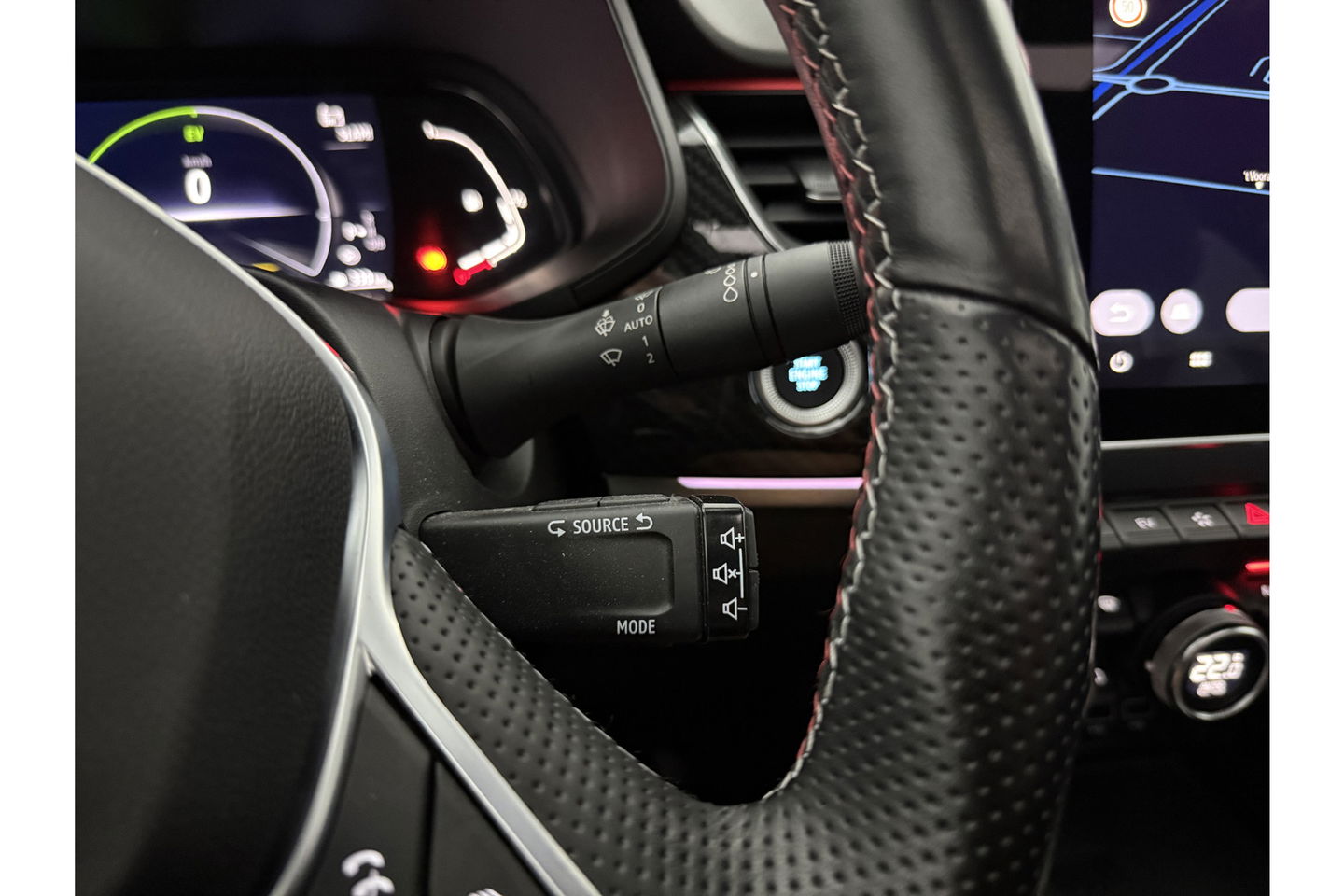 Renault Arkana 1.6 E-Tech Hybrid R.S. Line 360 Camera Pano ACC Virtual Carplay Cruise Clima LED Navi PDC 18"LMV