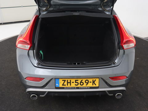 Volvo V40 1.5 T3 Polar+ Sport | Panoramadak | Stoelverwarming | Camera | Full LED | Navigatie | Park Assist | Harman/Kardon | Keyless | R Design