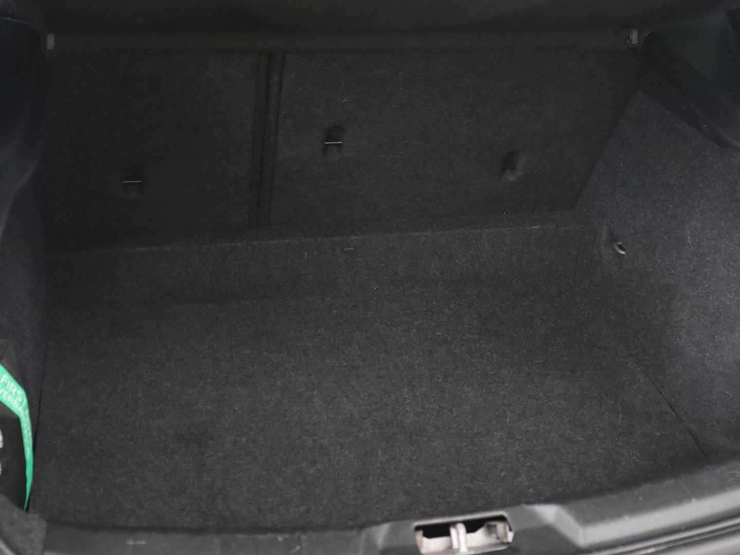 Volvo V40 1.5 T3 Polar+ Sport | Panoramadak | Stoelverwarming | Camera | Full LED | Navigatie | Park Assist | Harman/Kardon | Keyless | R Design