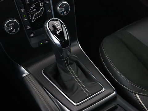 Volvo V40 1.5 T3 Polar+ Sport | Panoramadak | Stoelverwarming | Camera | Full LED | Navigatie | Park Assist | Harman/Kardon | Keyless | R Design