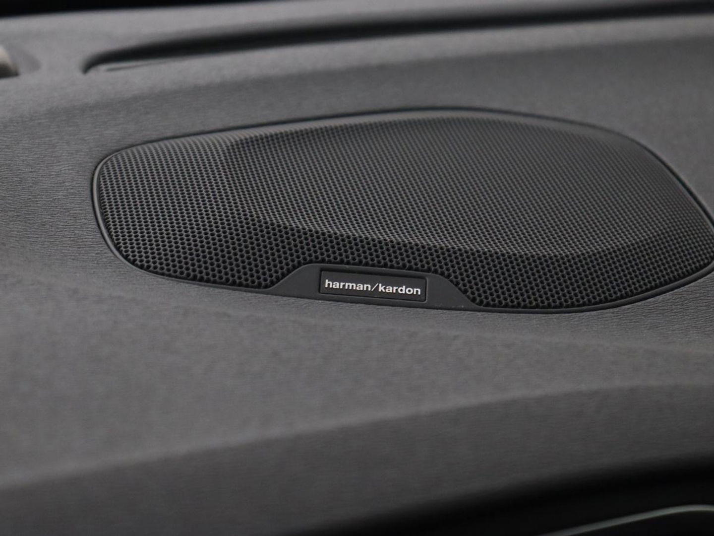 Volvo V40 1.5 T3 Polar+ Sport | Panoramadak | Stoelverwarming | Camera | Full LED | Navigatie | Park Assist | Harman/Kardon | Keyless | R Design