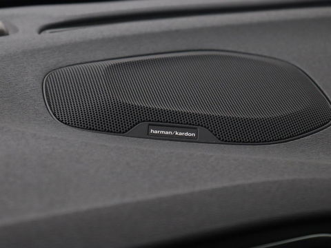 Volvo V40 1.5 T3 Polar+ Sport | Panoramadak | Stoelverwarming | Camera | Full LED | Navigatie | Park Assist | Harman/Kardon | Keyless | R Design