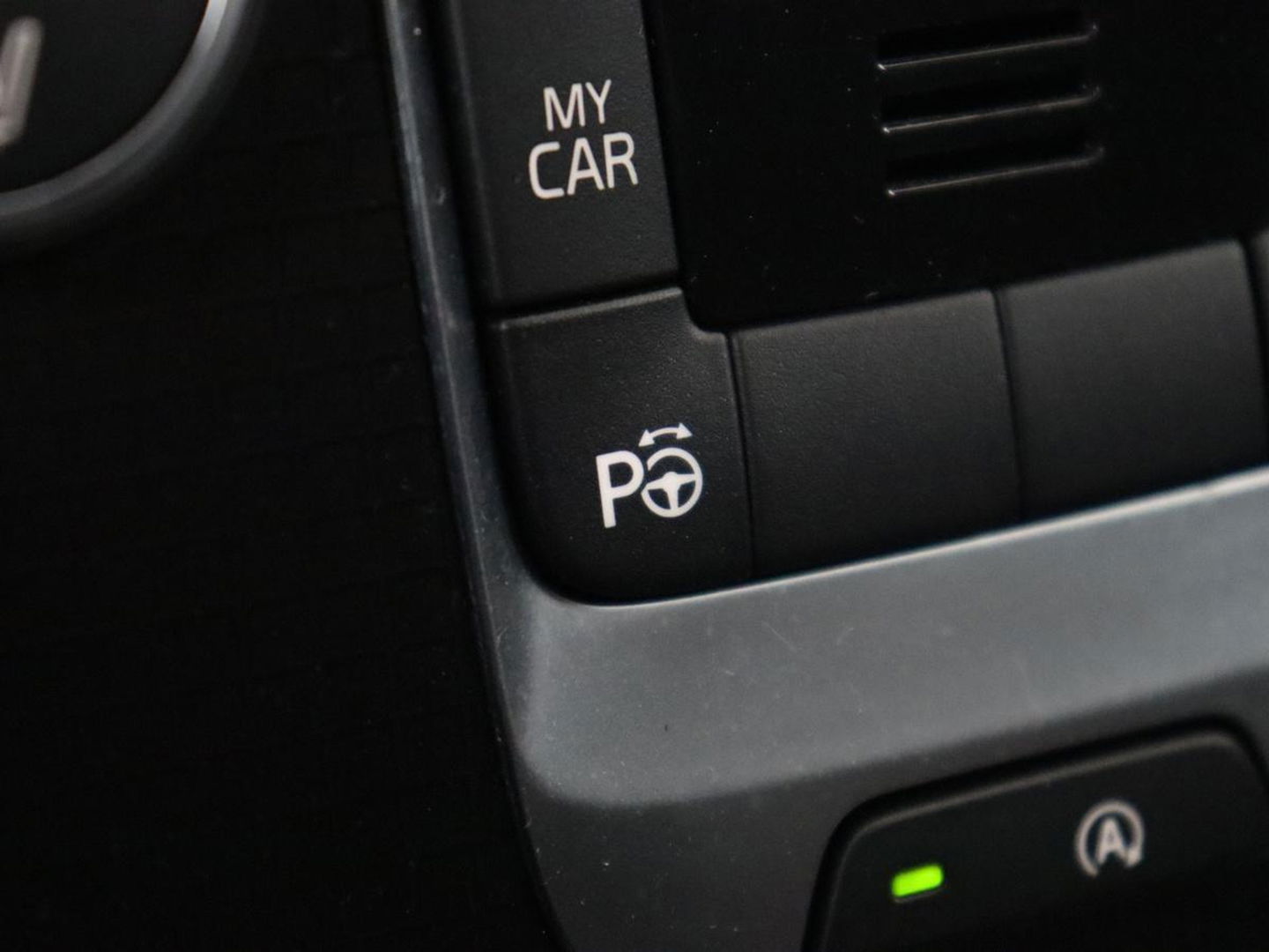 Volvo V40 1.5 T3 Polar+ Sport | Panoramadak | Stoelverwarming | Camera | Full LED | Navigatie | Park Assist | Harman/Kardon | Keyless | R Design