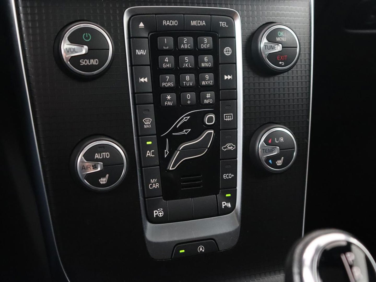 Volvo V40 1.5 T3 Polar+ Sport | Panoramadak | Stoelverwarming | Camera | Full LED | Navigatie | Park Assist | Harman/Kardon | Keyless | R Design