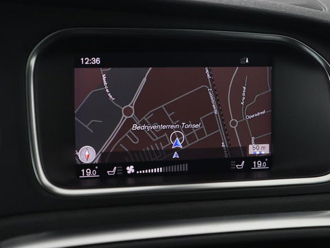 Volvo V40 1.5 T3 Polar+ Sport | Panoramadak | Stoelverwarming | Camera | Full LED | Navigatie | Park Assist | Harman/Kardon | Keyless | R Design