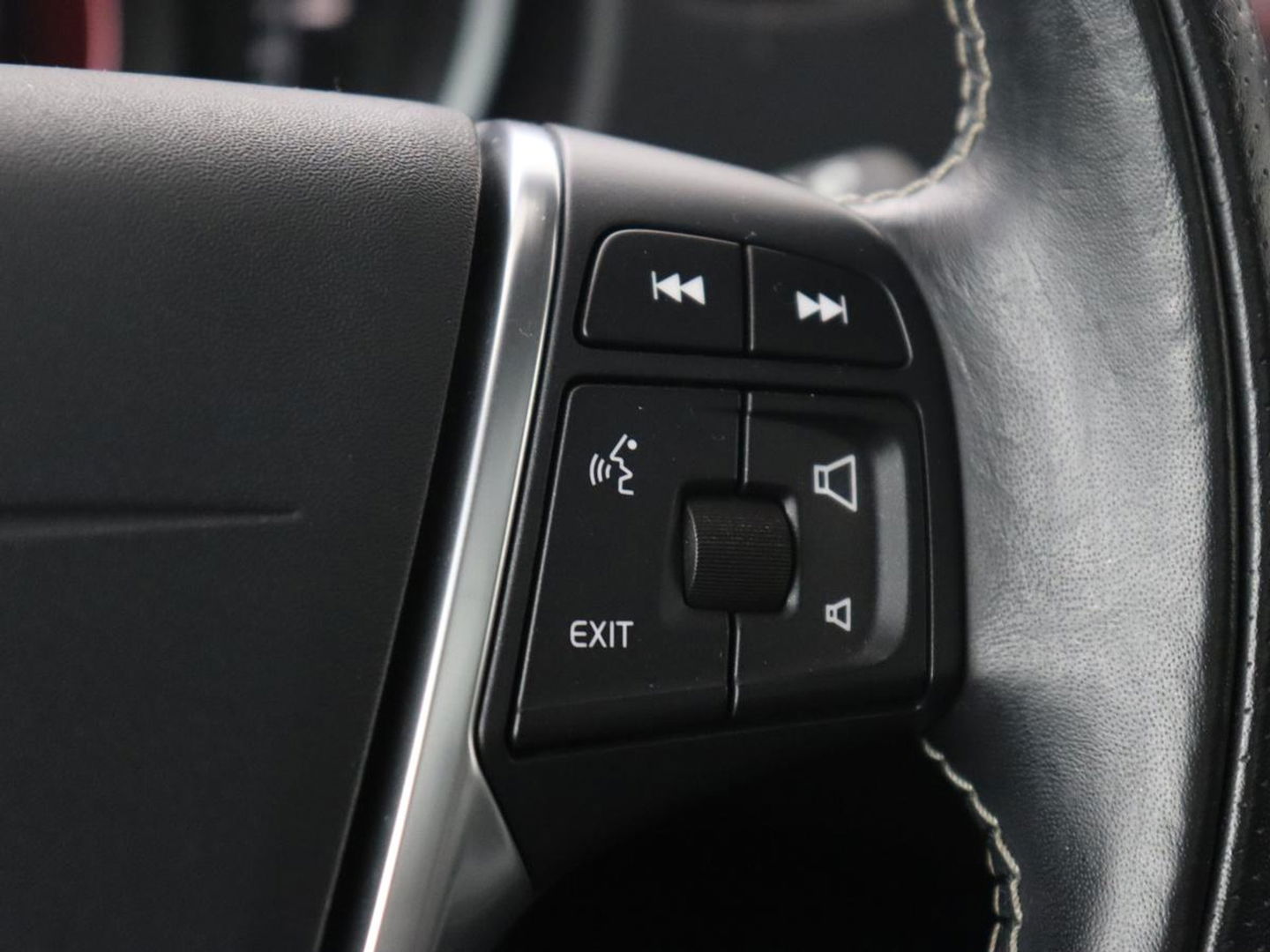Volvo V40 1.5 T3 Polar+ Sport | Panoramadak | Stoelverwarming | Camera | Full LED | Navigatie | Park Assist | Harman/Kardon | Keyless | R Design