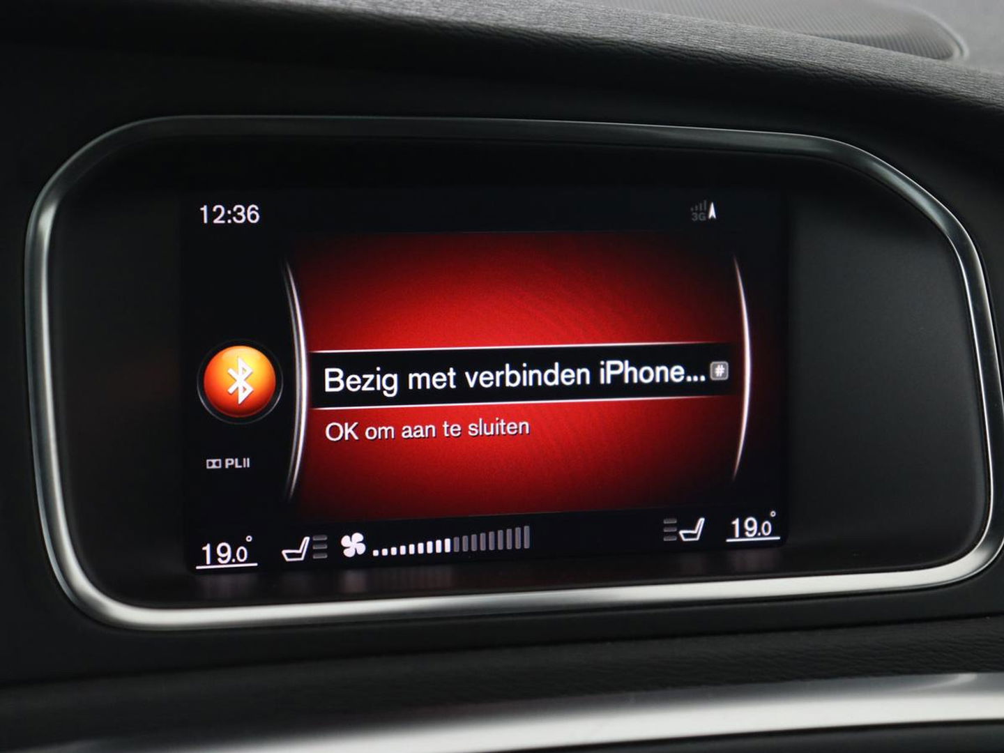 Volvo V40 1.5 T3 Polar+ Sport | Panoramadak | Stoelverwarming | Camera | Full LED | Navigatie | Park Assist | Harman/Kardon | Keyless | R Design