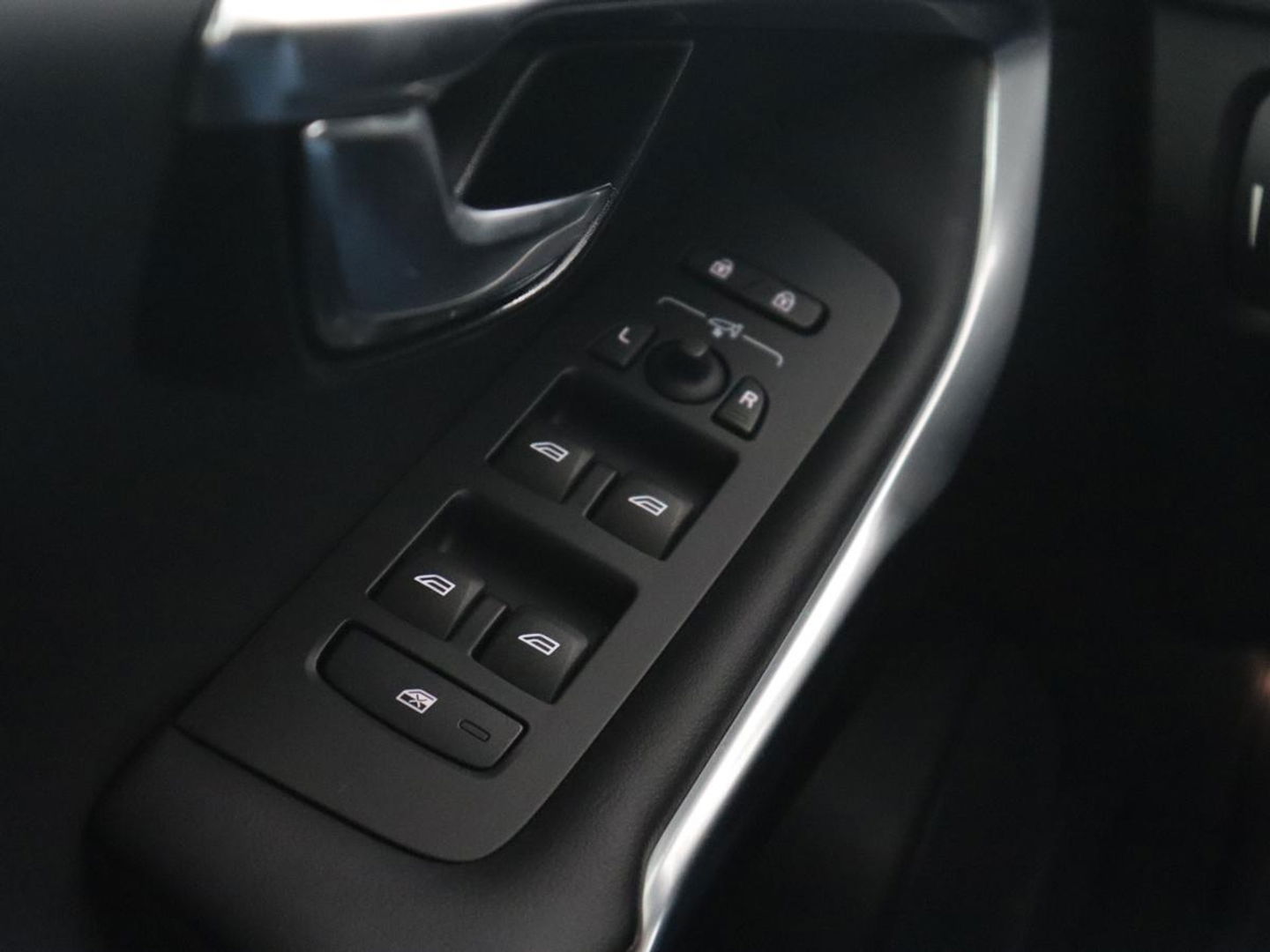 Volvo V40 1.5 T3 Polar+ Sport | Panoramadak | Stoelverwarming | Camera | Full LED | Navigatie | Park Assist | Harman/Kardon | Keyless | R Design