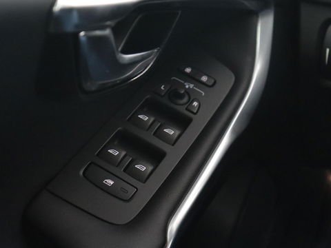 Volvo V40 1.5 T3 Polar+ Sport | Panoramadak | Stoelverwarming | Camera | Full LED | Navigatie | Park Assist | Harman/Kardon | Keyless | R Design