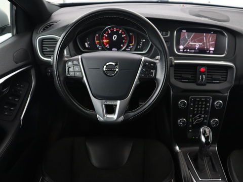 Volvo V40 1.5 T3 Polar+ Sport | Panoramadak | Stoelverwarming | Camera | Full LED | Navigatie | Park Assist | Harman/Kardon | Keyless | R Design