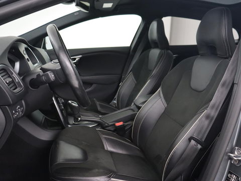 Volvo V40 1.5 T3 Polar+ Sport | Panoramadak | Stoelverwarming | Camera | Full LED | Navigatie | Park Assist | Harman/Kardon | Keyless | R Design