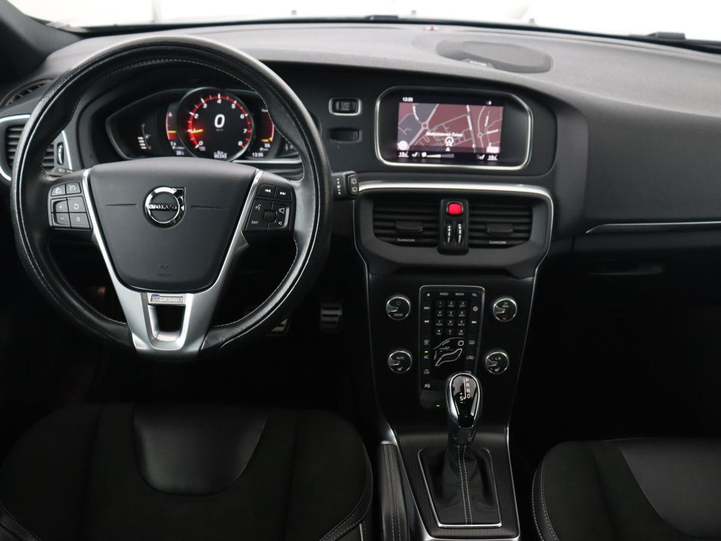 Volvo V40 1.5 T3 Polar+ Sport | Panoramadak | Stoelverwarming | Camera | Full LED | Navigatie | Park Assist | Harman/Kardon | Keyless | R Design