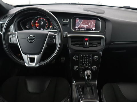 Volvo V40 1.5 T3 Polar+ Sport | Panoramadak | Stoelverwarming | Camera | Full LED | Navigatie | Park Assist | Harman/Kardon | Keyless | R Design