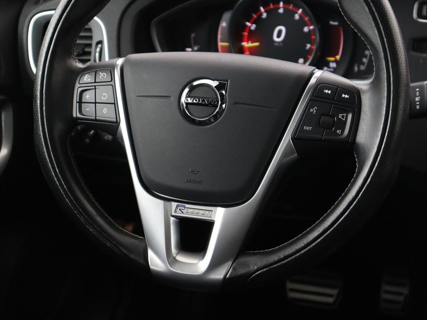 Volvo V40 1.5 T3 Polar+ Sport | Panoramadak | Stoelverwarming | Camera | Full LED | Navigatie | Park Assist | Harman/Kardon | Keyless | R Design