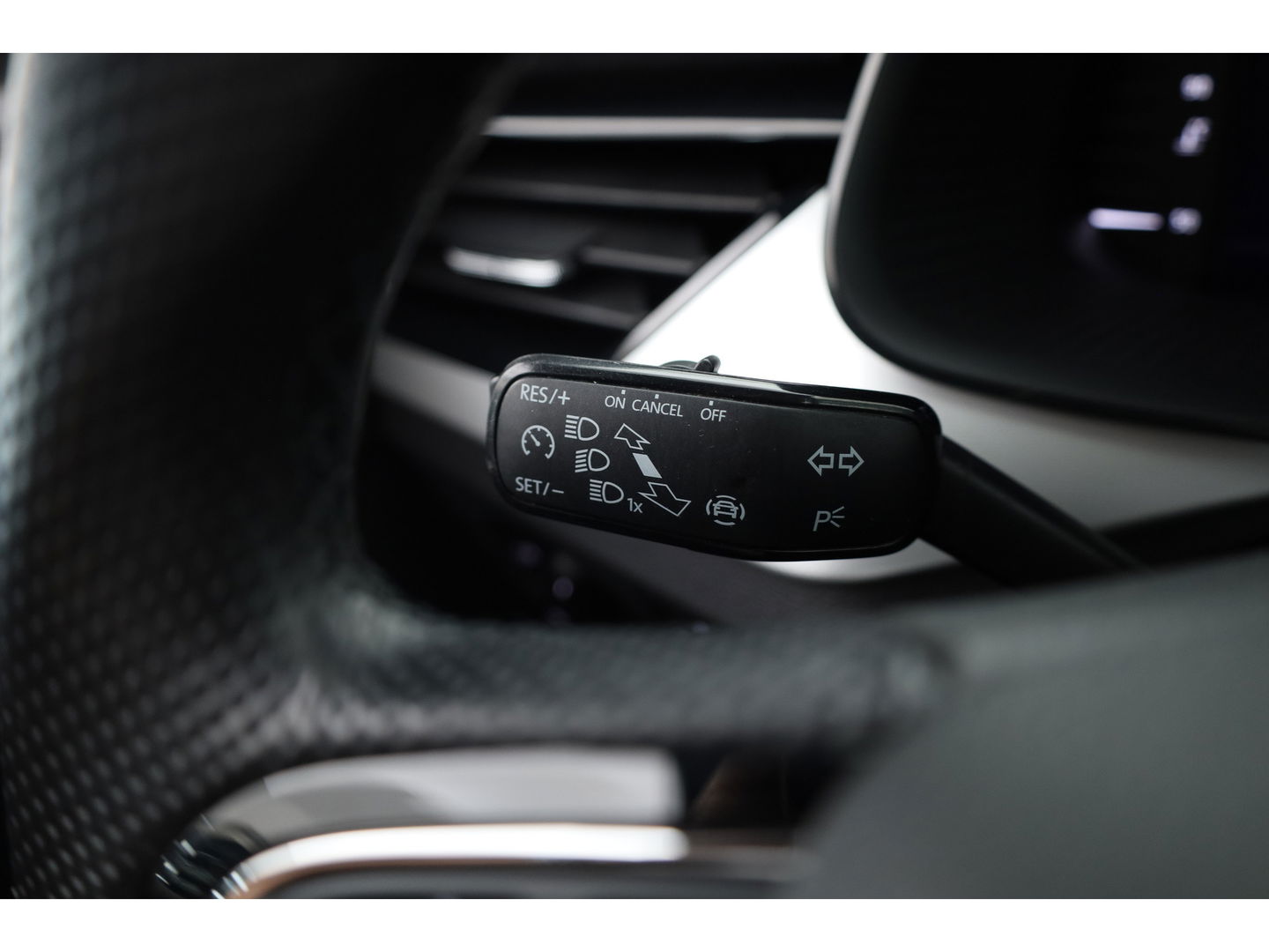 Škoda Kamiq 1.0 TSI Sport Business | virtual Cockpit | Navi | Cruise | CarPlay | PDC A | 18" | Trekhaak