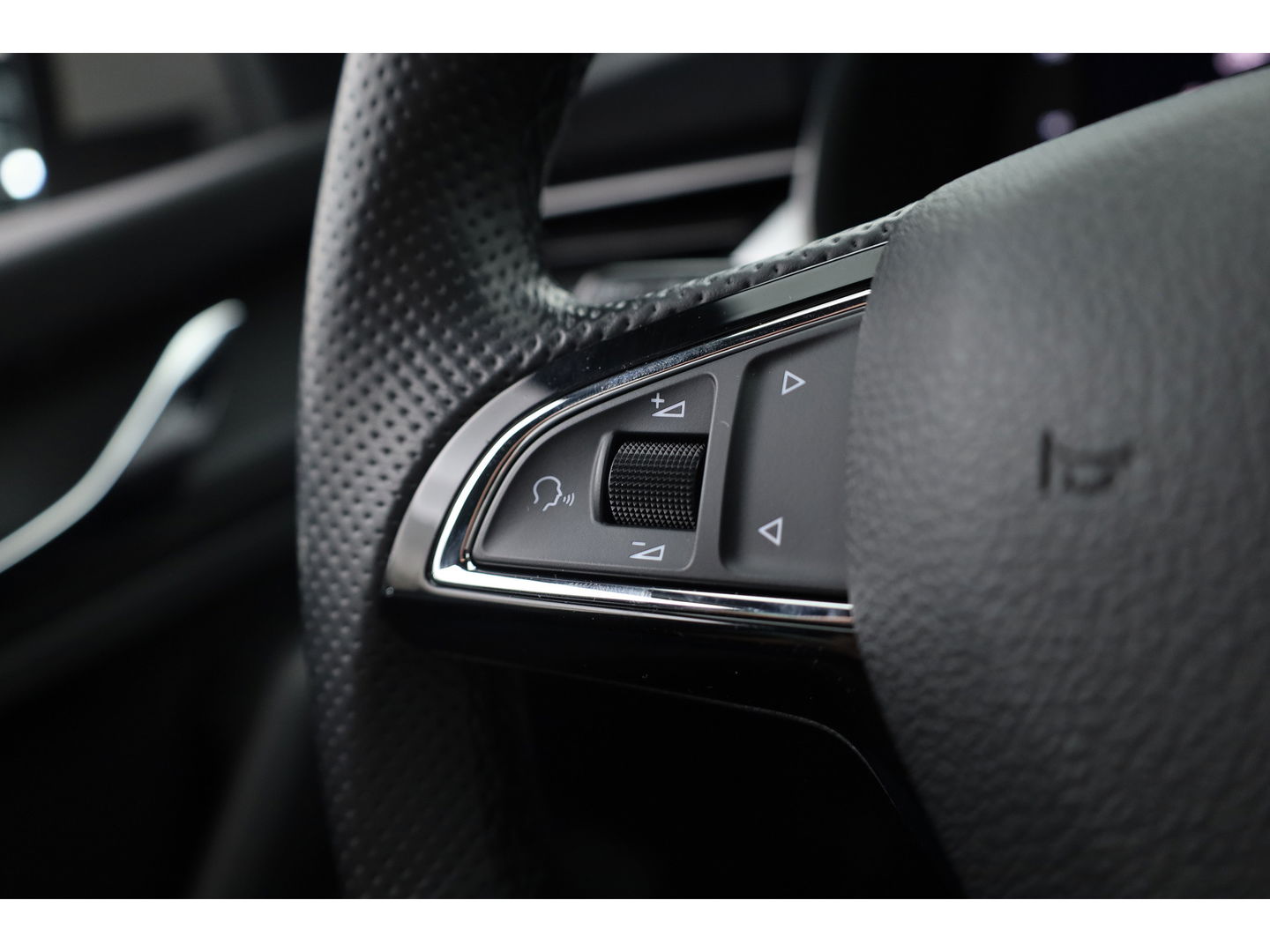Škoda Kamiq 1.0 TSI Sport Business | virtual Cockpit | Navi | Cruise | CarPlay | PDC A | 18" | Trekhaak