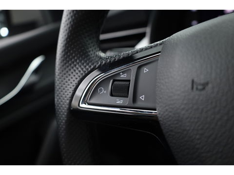 Škoda Kamiq 1.0 TSI Sport Business | virtual Cockpit | Navi | Cruise | CarPlay | PDC A | 18" | Trekhaak