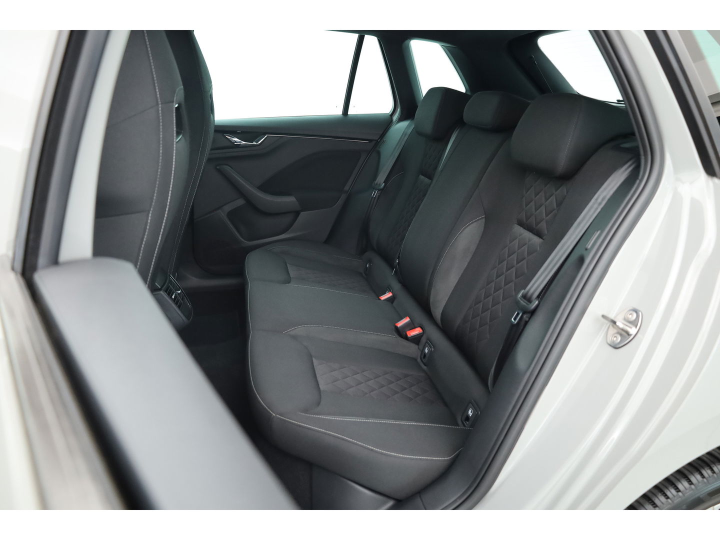 Škoda Kamiq 1.0 TSI Sport Business | virtual Cockpit | Navi | Cruise | CarPlay | PDC A | 18" | Trekhaak