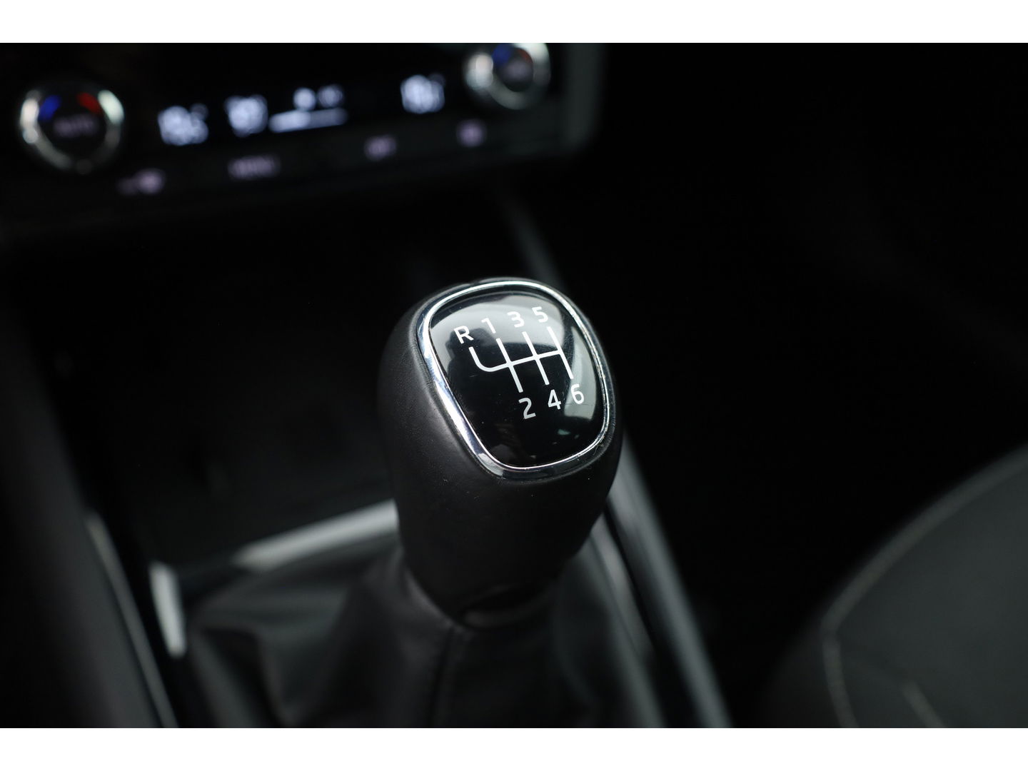 Škoda Kamiq 1.0 TSI Sport Business | virtual Cockpit | Navi | Cruise | CarPlay | PDC A | 18" | Trekhaak