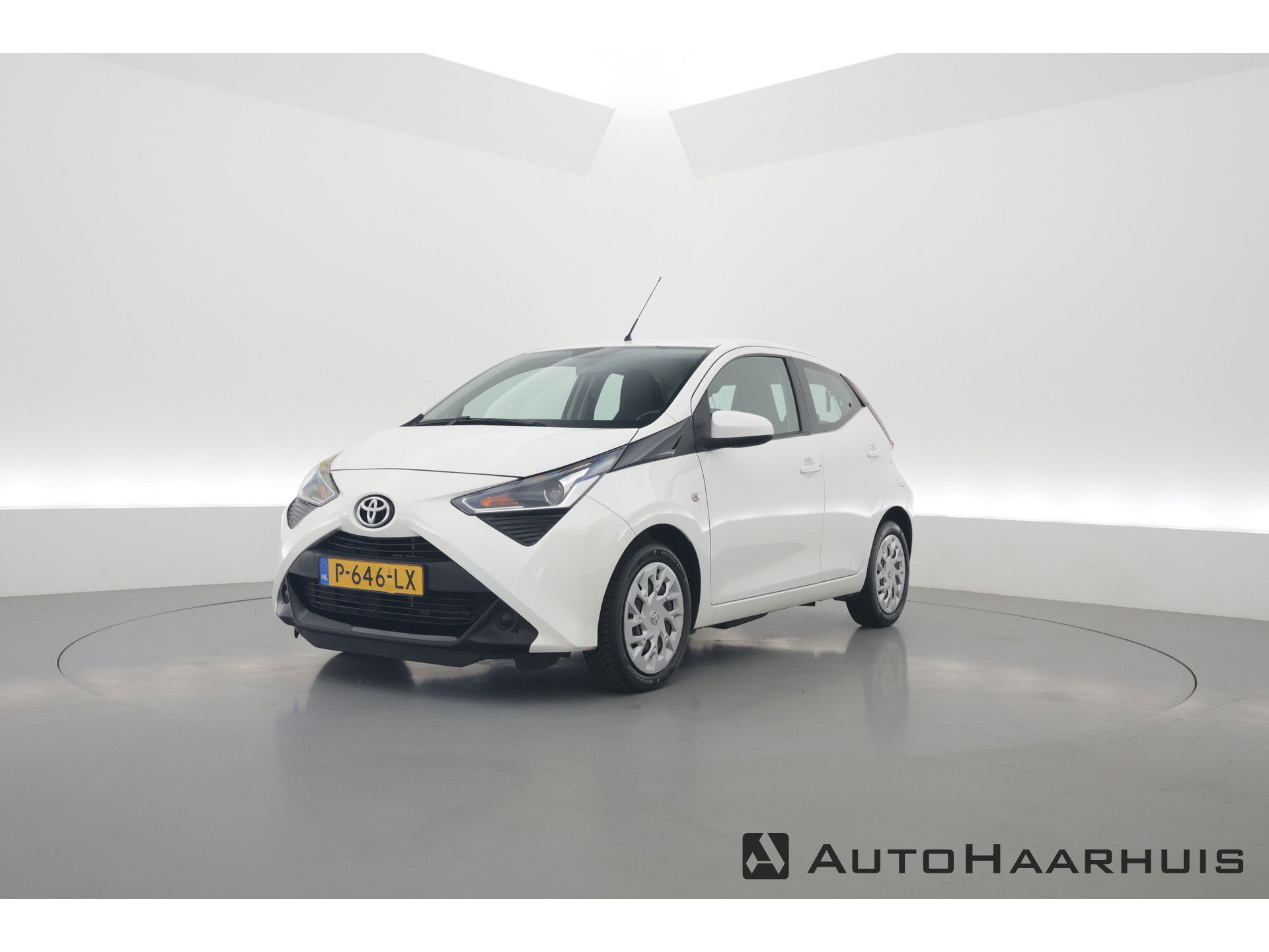 Toyota Aygo 1.0 VVT-i x-play | Airco | Cruise | CarPlay | All Season | Camera