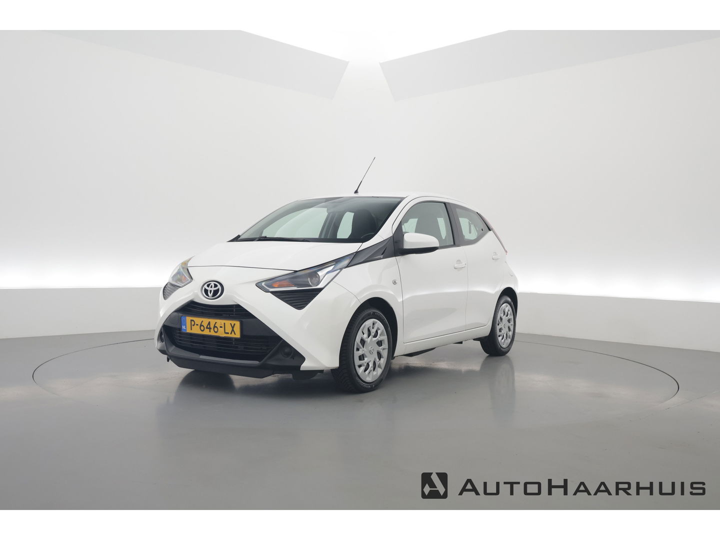 Toyota Aygo 1.0 VVT-i x-play | Airco | Cruise | CarPlay | All Season | Camera