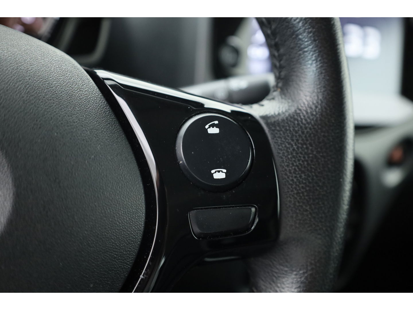 Toyota Aygo 1.0 VVT-i x-play | Airco | Cruise | CarPlay | All Season | Camera