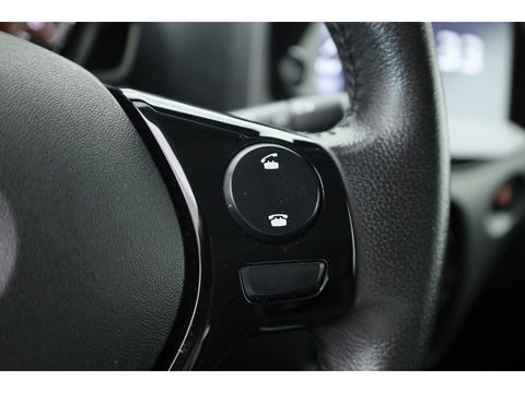 Toyota Aygo 1.0 VVT-i x-play | Airco | Cruise | CarPlay | All Season | Camera