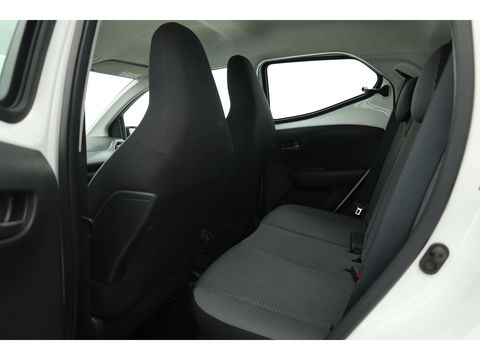 Toyota Aygo 1.0 VVT-i x-play | Airco | Cruise | CarPlay | All Season | Camera