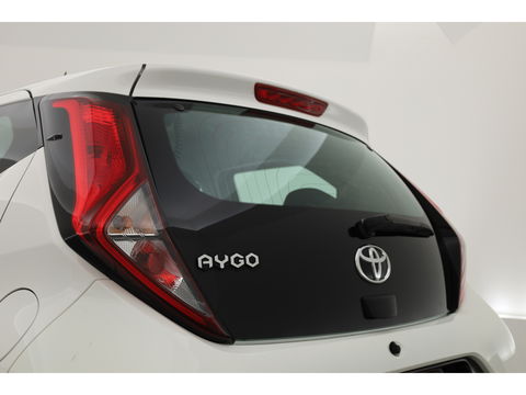 Toyota Aygo 1.0 VVT-i x-play | Airco | Cruise | CarPlay | All Season | Camera