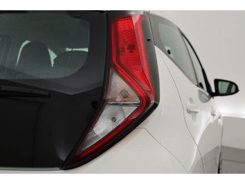 Toyota Aygo 1.0 VVT-i x-play | Airco | Cruise | CarPlay | All Season | Camera