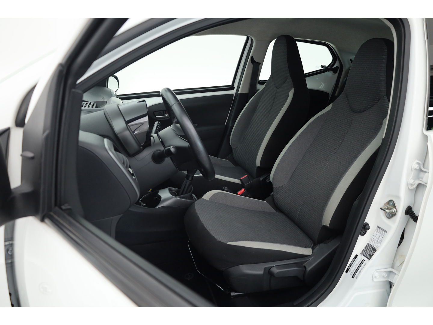 Toyota Aygo 1.0 VVT-i x-play | Airco | Cruise | CarPlay | All Season | Camera
