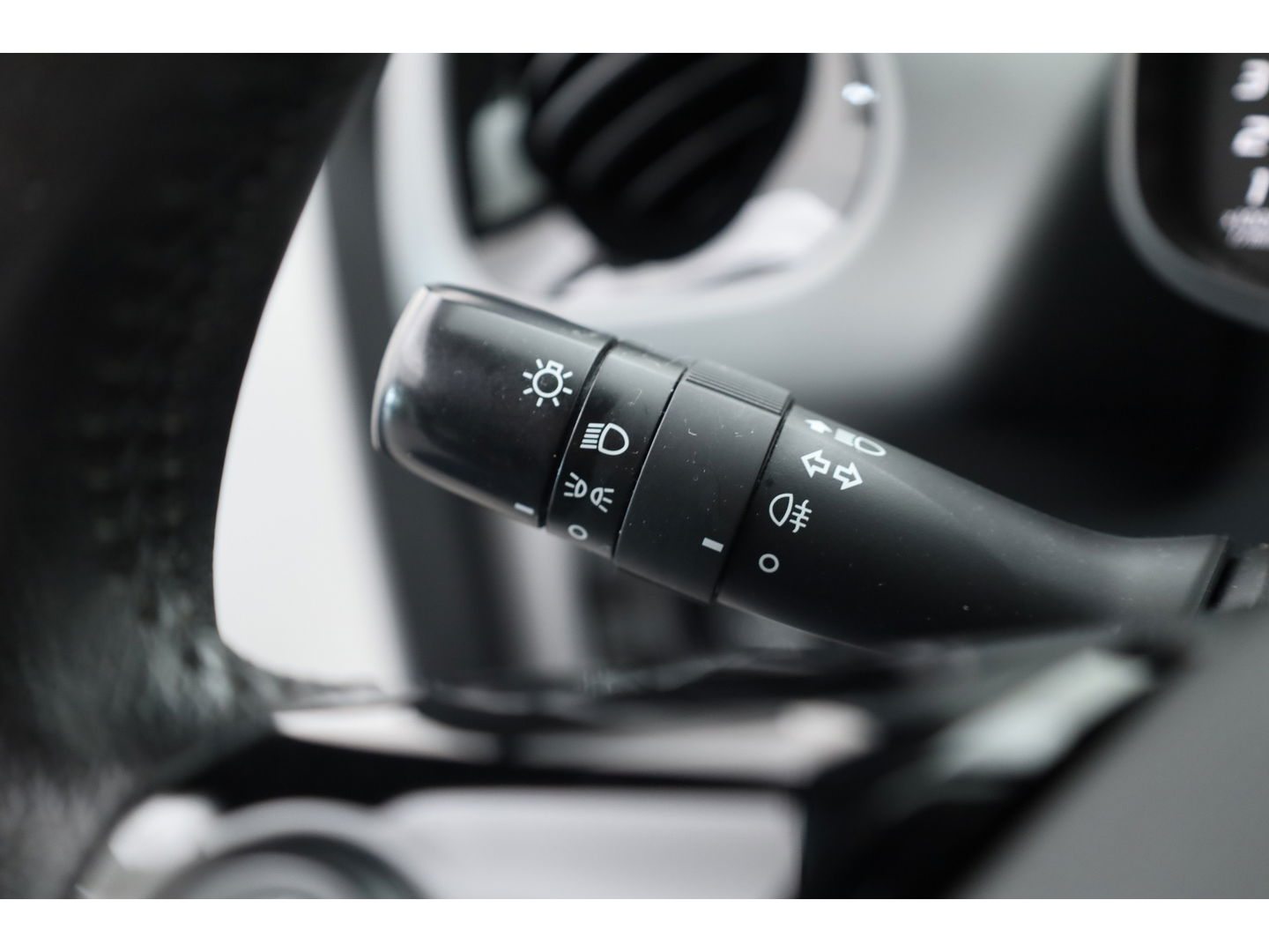 Toyota Aygo 1.0 VVT-i x-play | Airco | Cruise | CarPlay | All Season | Camera