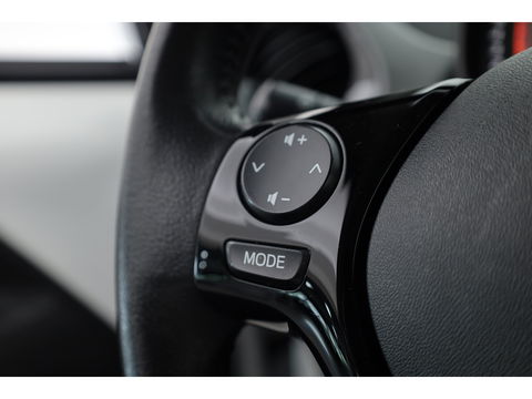 Toyota Aygo 1.0 VVT-i x-play | Airco | Cruise | CarPlay | All Season | Camera