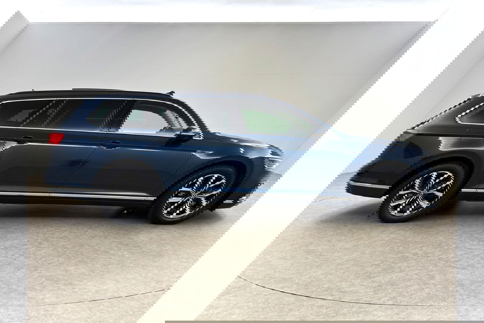 Volkswagen Passat 1.4 TSI 218PK PHEV GTE Pano Sfeer LED ACC Carplay Virtual Memory Head up Display Clima Navi PDC 17''LMV